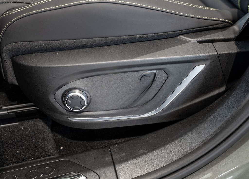 Lynk&Co 01 PHEV More PDC SHZ KAMERA NAVI ACC LED PANO foto 19