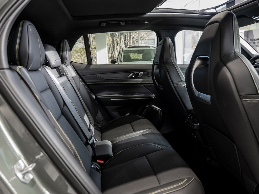 Lynk&Co 01 PHEV More PDC SHZ KAMERA NAVI ACC LED PANO foto 6