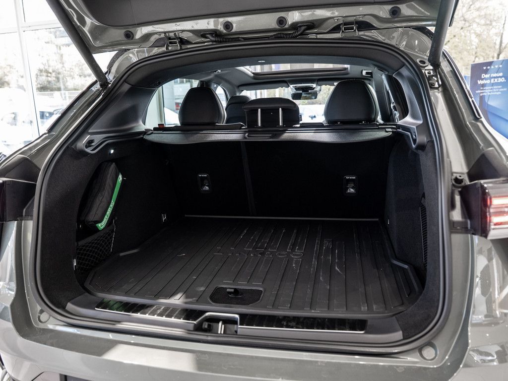 Lynk&Co 01 PHEV More PDC SHZ KAMERA NAVI ACC LED PANO foto 8