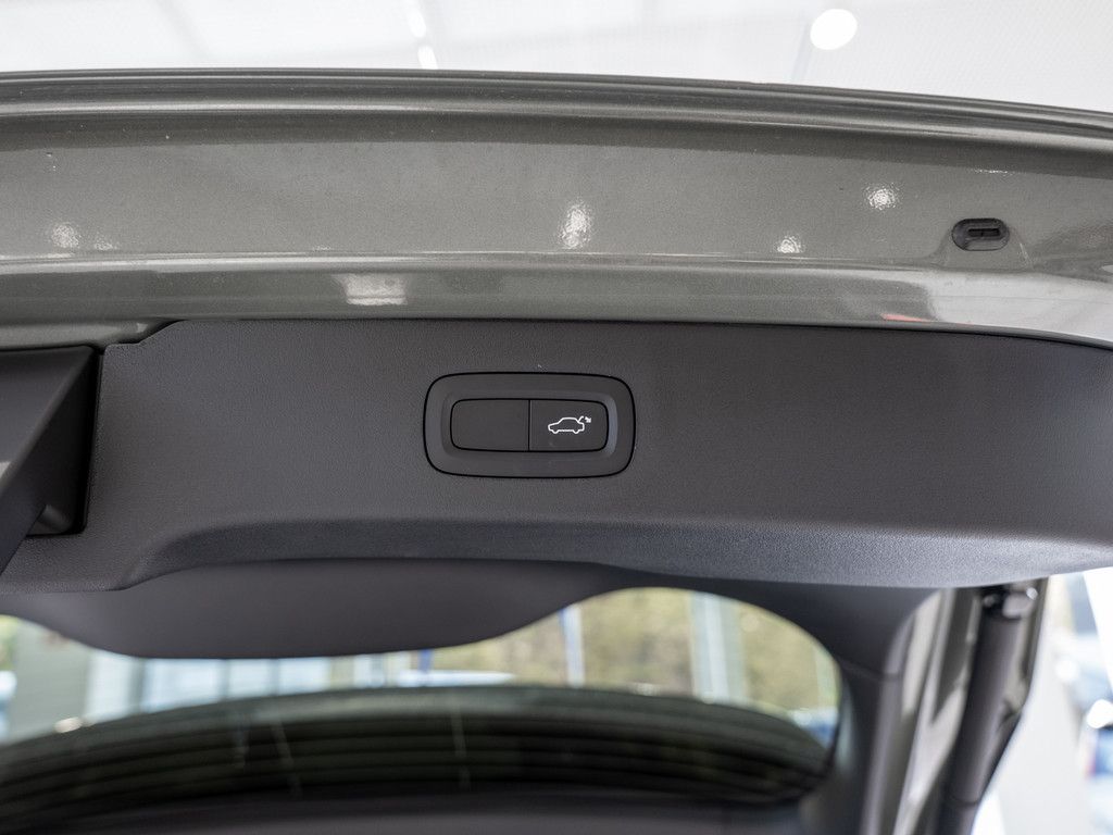 Lynk&Co 01 PHEV More PDC SHZ KAMERA NAVI ACC LED PANO foto 9