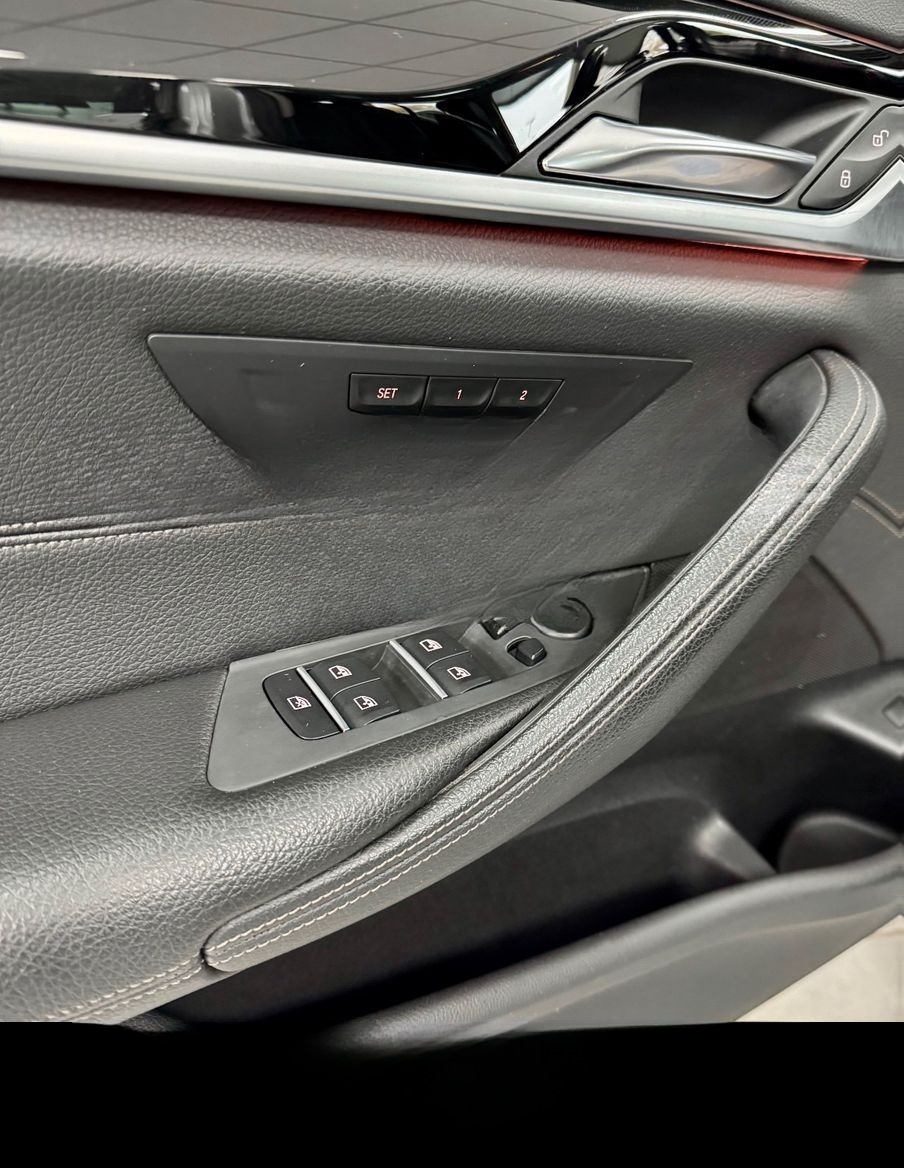 BMW 530 d xDrive Luxury Line*HUD*Leder*Pano*Kamera foto 13