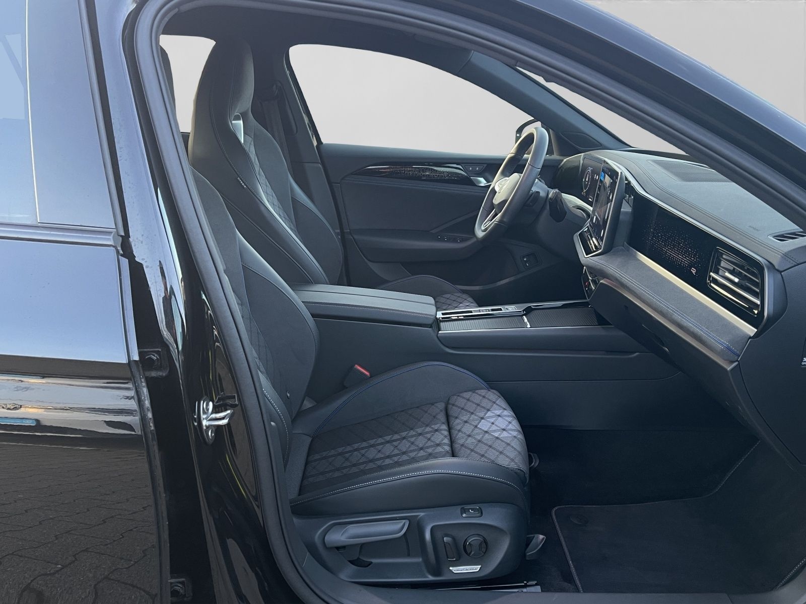 Volkswagen Passat Variant 1.5 TSI DSG eHYBRID 272PS R-LINE foto 4