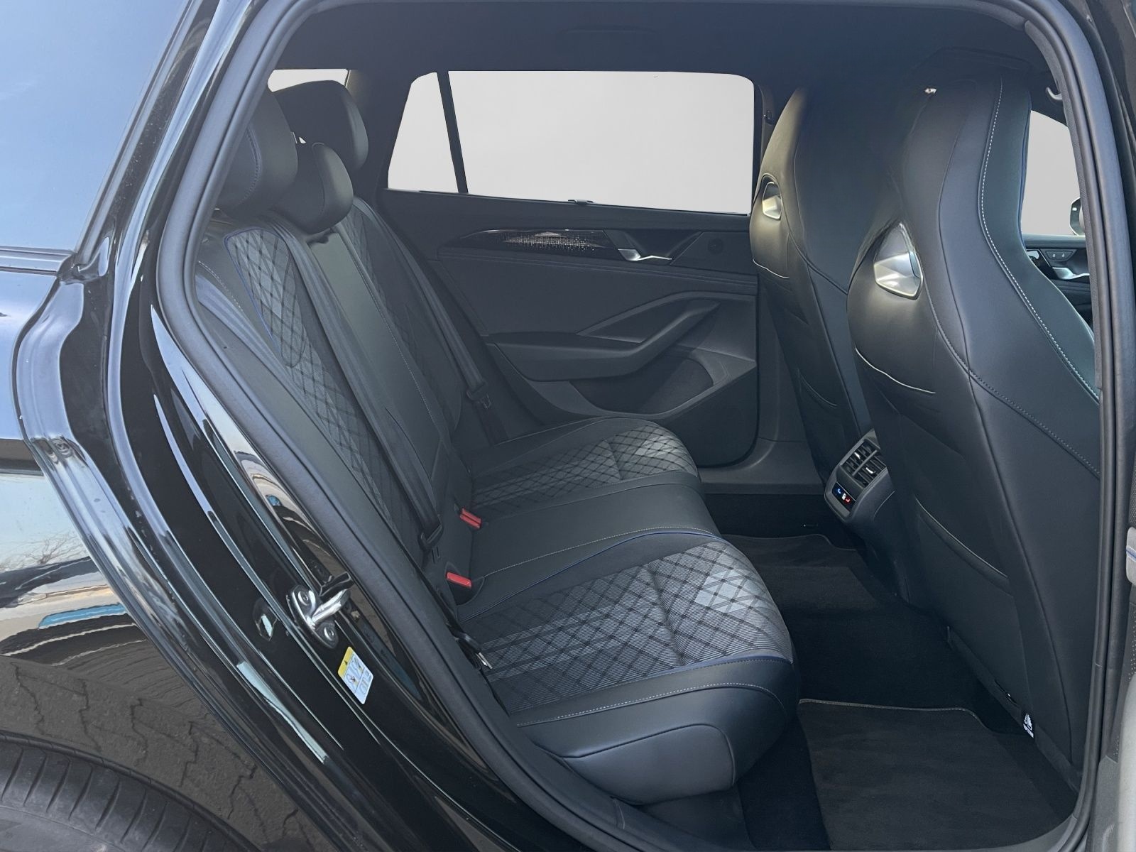 Volkswagen Passat Variant 1.5 TSI DSG eHYBRID 272PS R-LINE foto 6