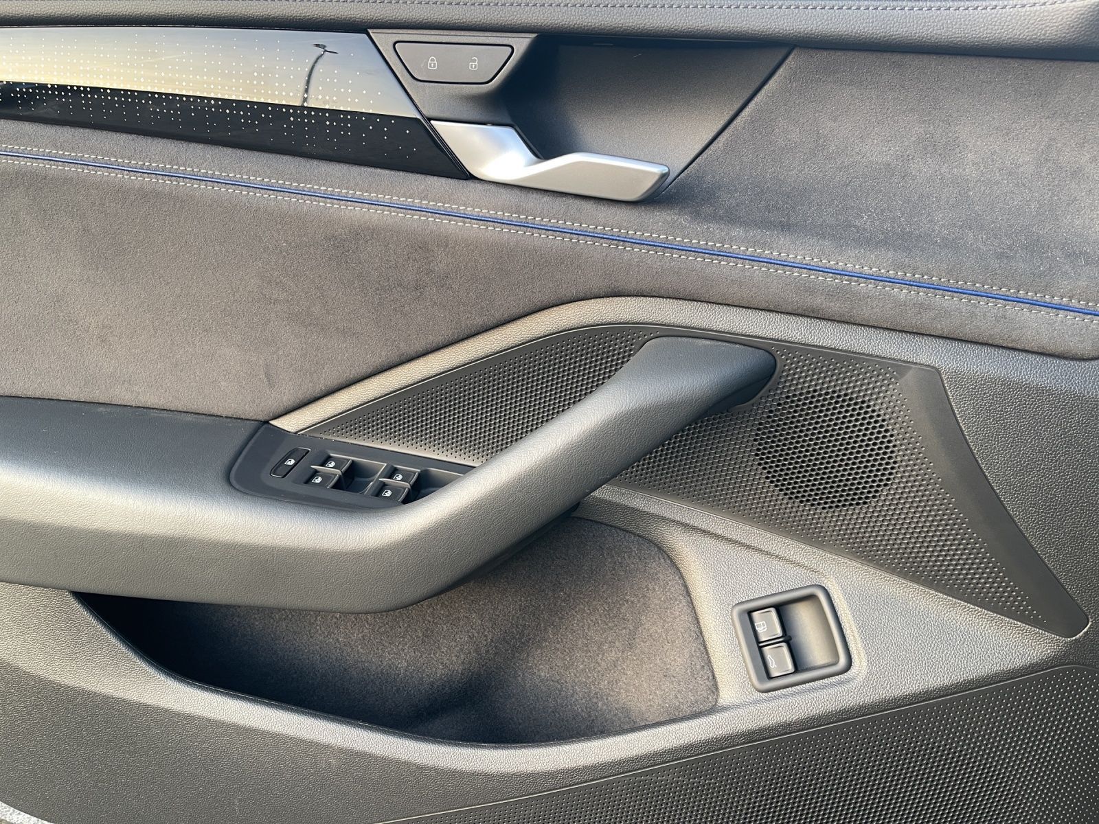 Volkswagen Passat Variant 1.5 TSI DSG eHYBRID 272PS R-LINE foto 8
