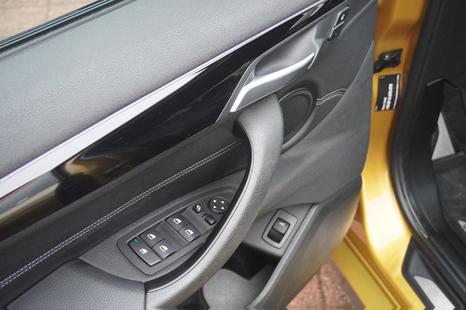BMW X2 20i xDrive M Sport LED Navi Sitzheizung PDC foto 24