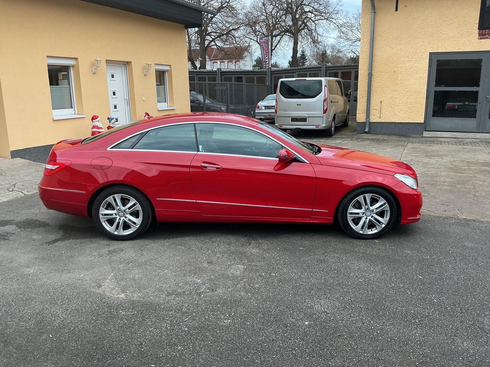 Mercedes-Benz E 350 Coupé BlueEFFICIENCY ELEGANCE foto 3