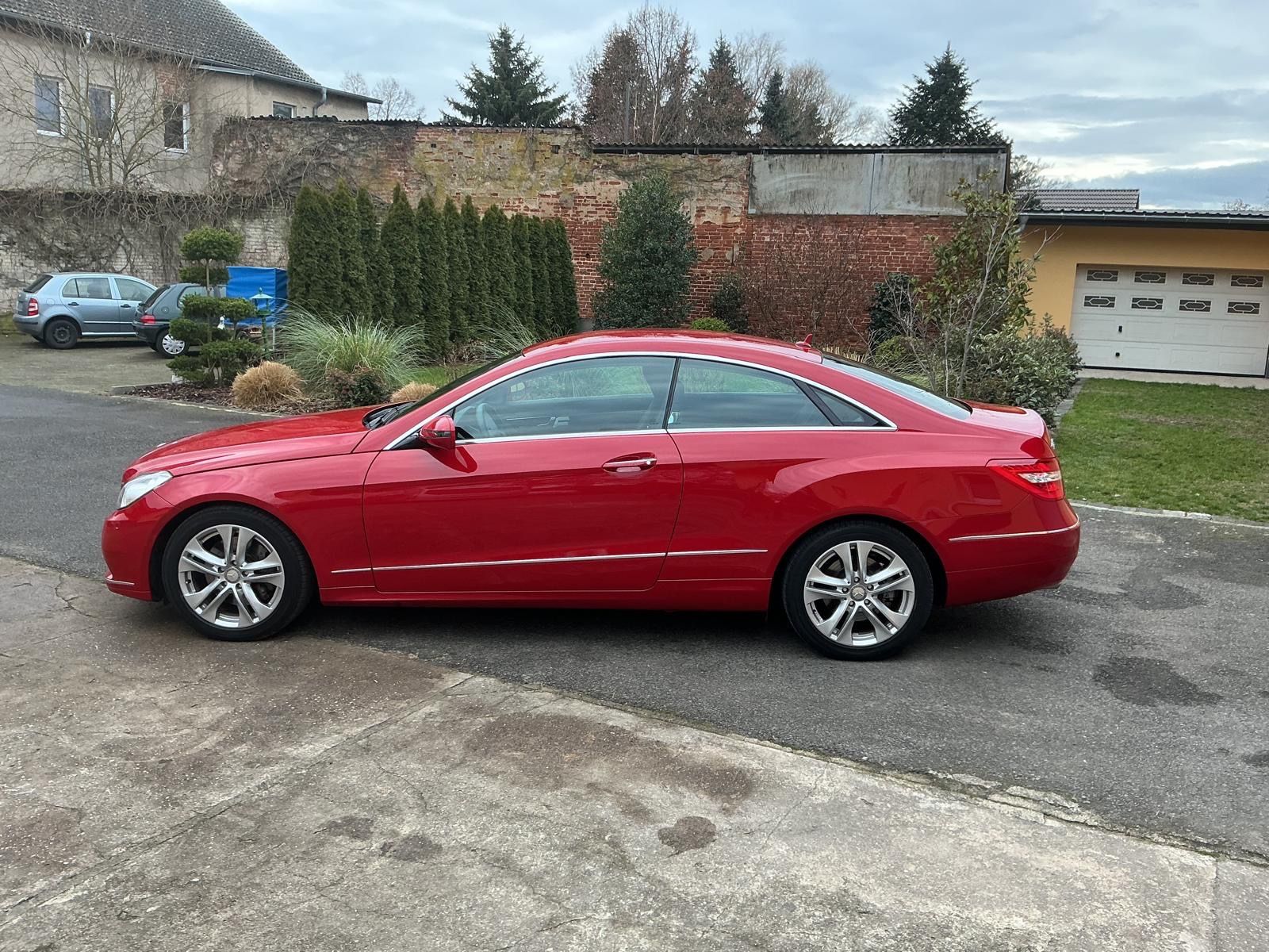 Mercedes-Benz E 350 Coupé BlueEFFICIENCY ELEGANCE foto 4