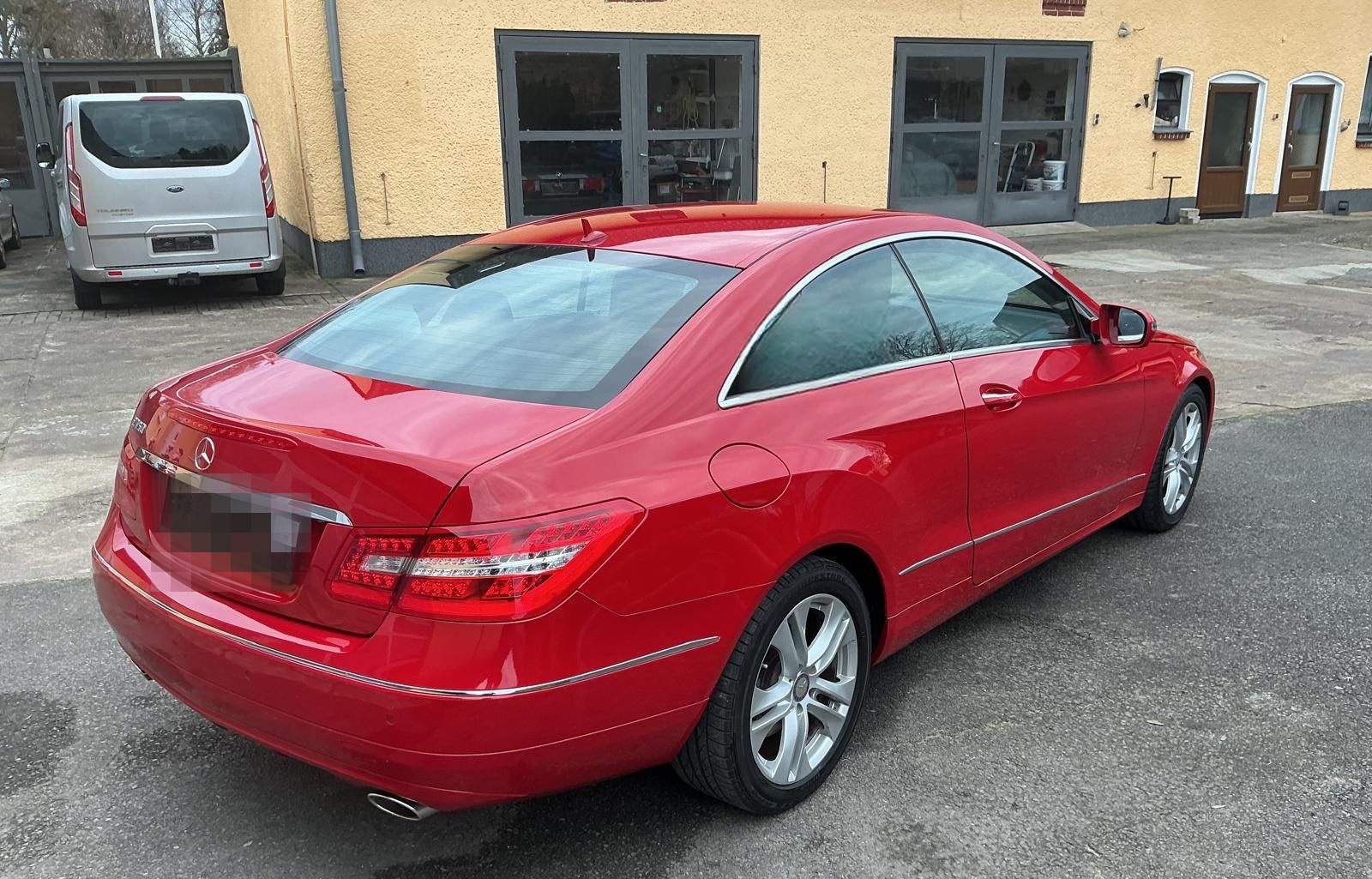 Mercedes-Benz E 350 Coupé BlueEFFICIENCY ELEGANCE foto 5