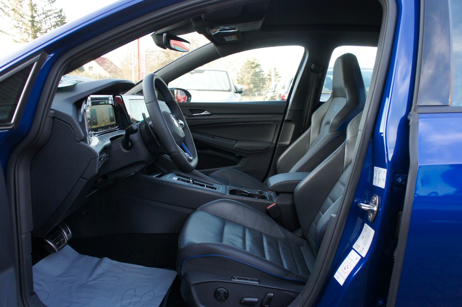 Volkswagen Golf VIII Variant R 2.0 TSI 4Motion DSG *MATRIX* foto 12