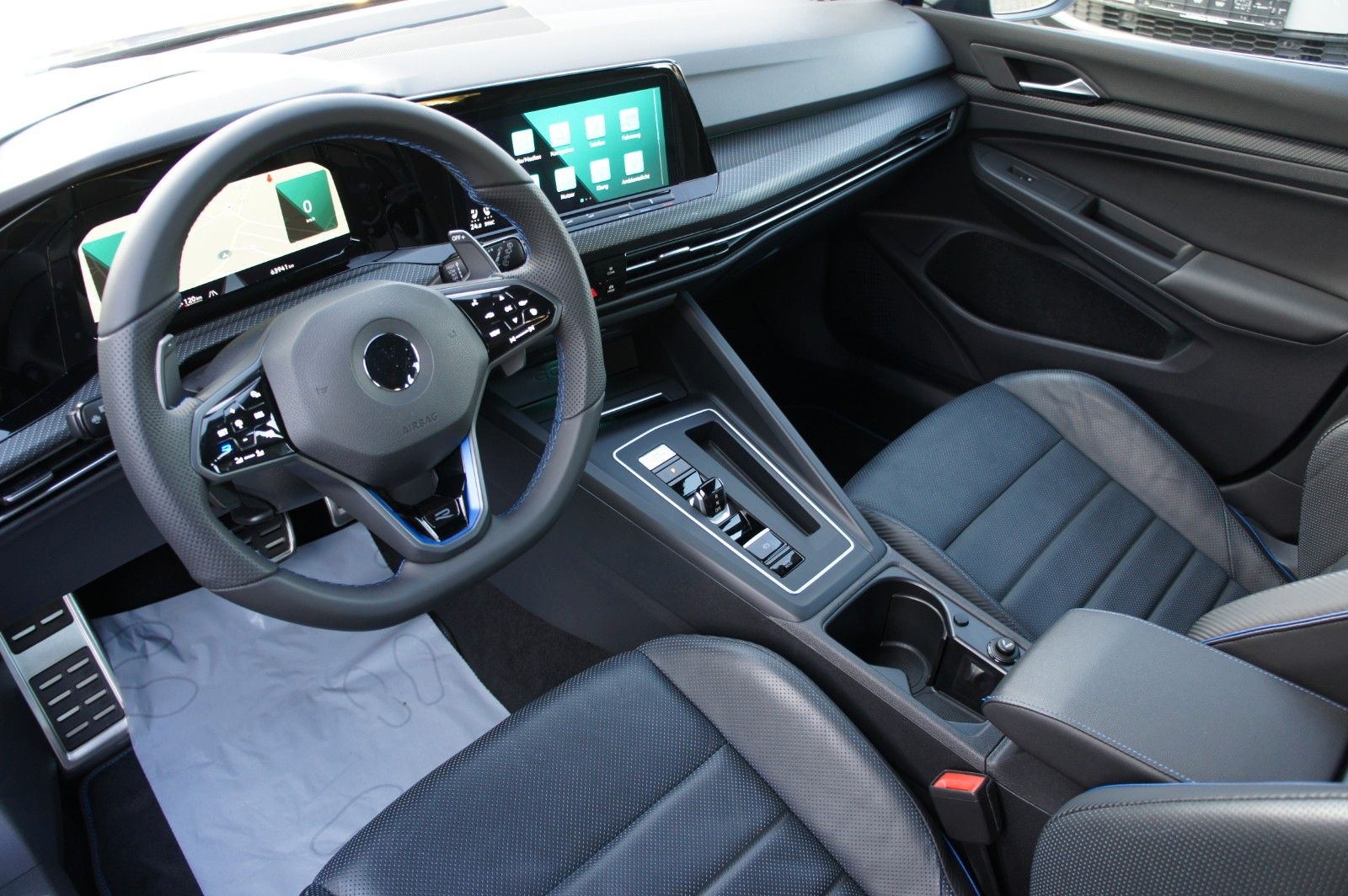 Volkswagen Golf VIII Variant R 2.0 TSI 4Motion DSG *MATRIX* foto 13