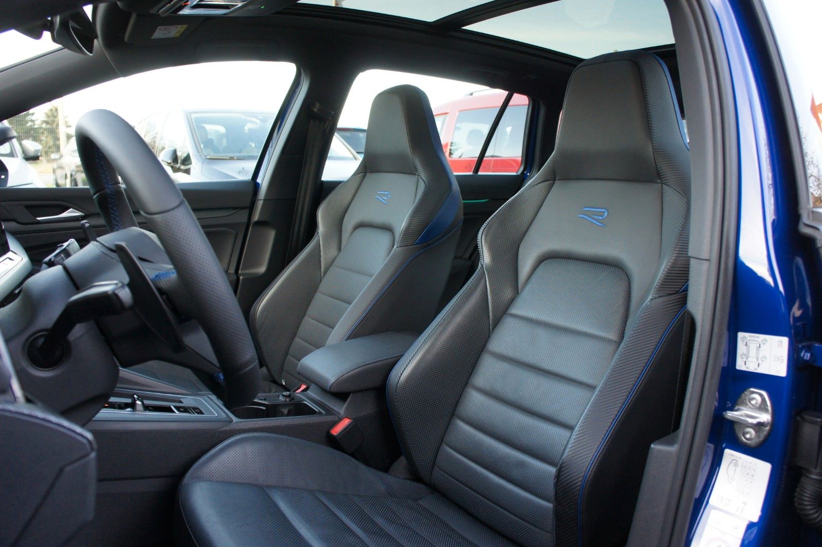 Volkswagen Golf VIII Variant R 2.0 TSI 4Motion DSG *MATRIX* foto 22