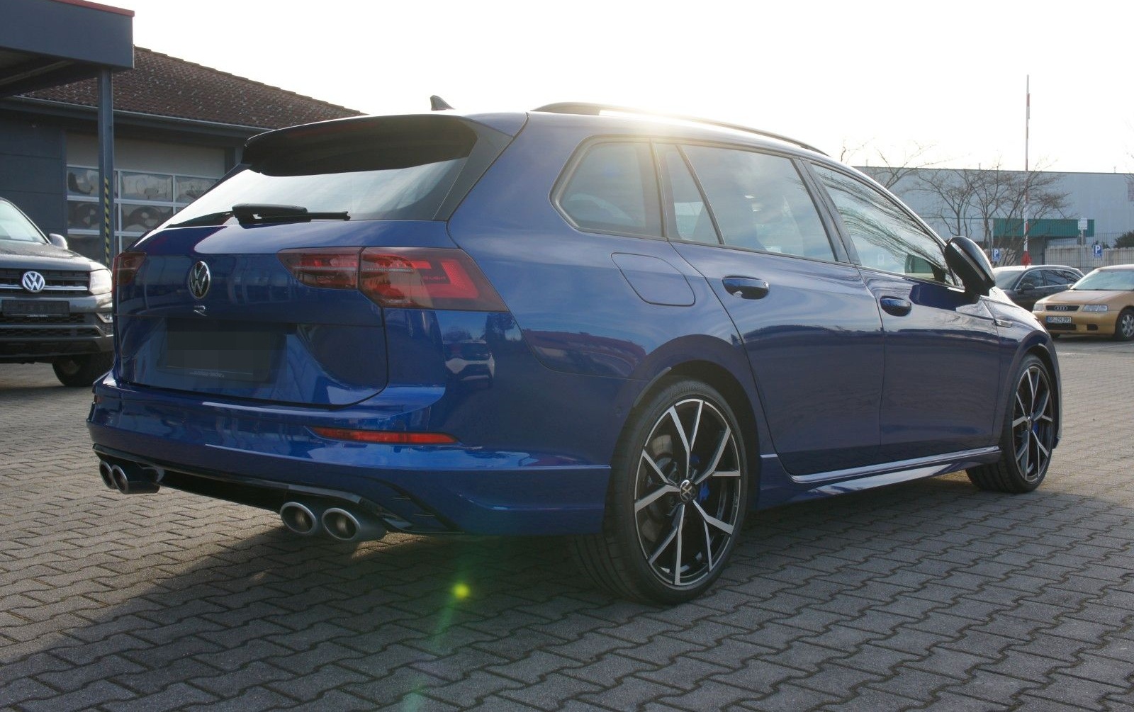 Volkswagen Golf VIII Variant R 2.0 TSI 4Motion DSG *MATRIX* foto 8
