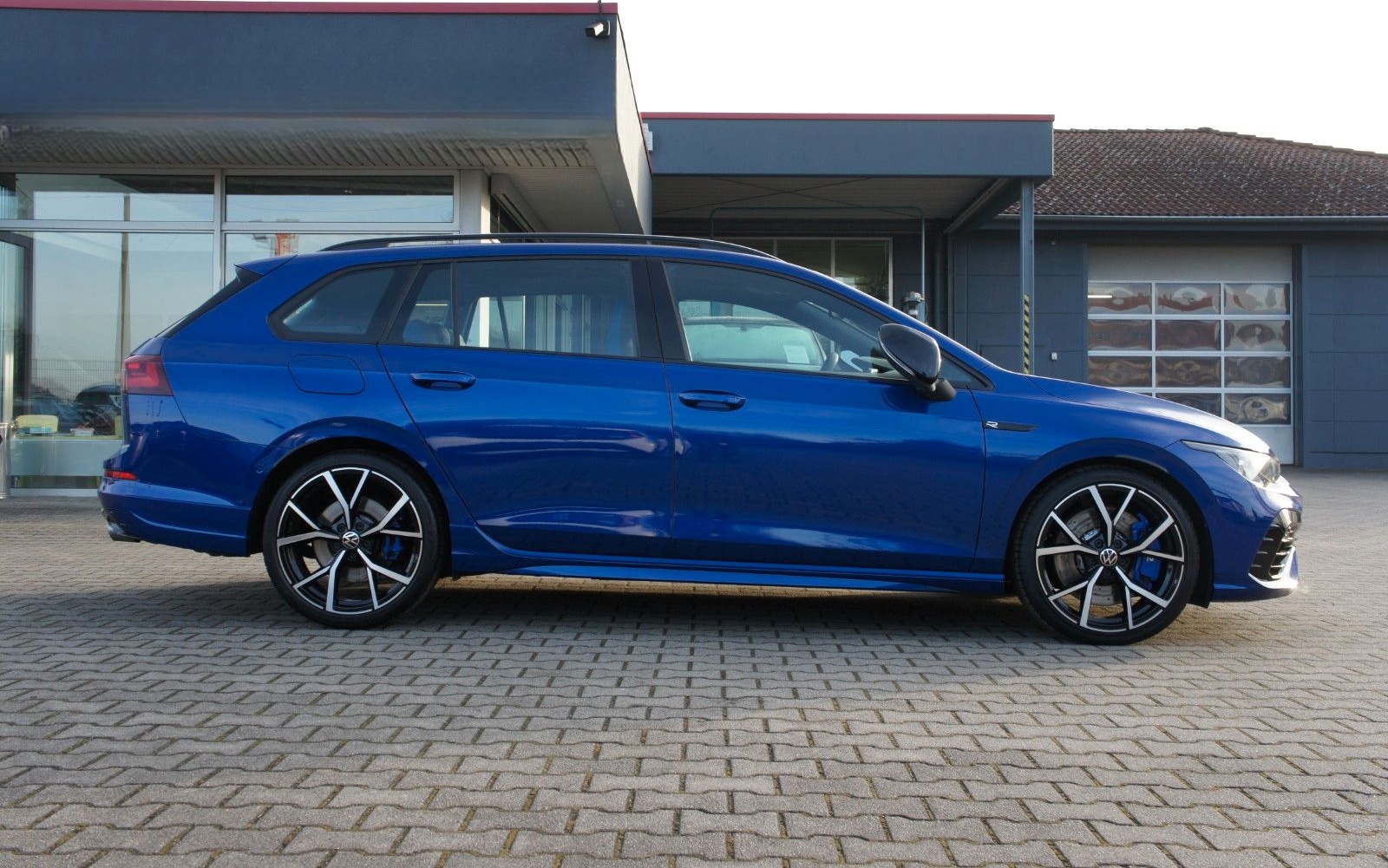 Volkswagen Golf VIII Variant R 2.0 TSI 4Motion DSG *MATRIX* foto 9