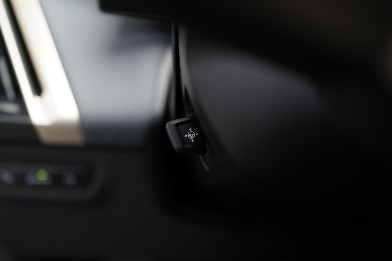 BMW iX M60 Laser | ACC | 360 | SkyLounge | B&W | AHK foto 14