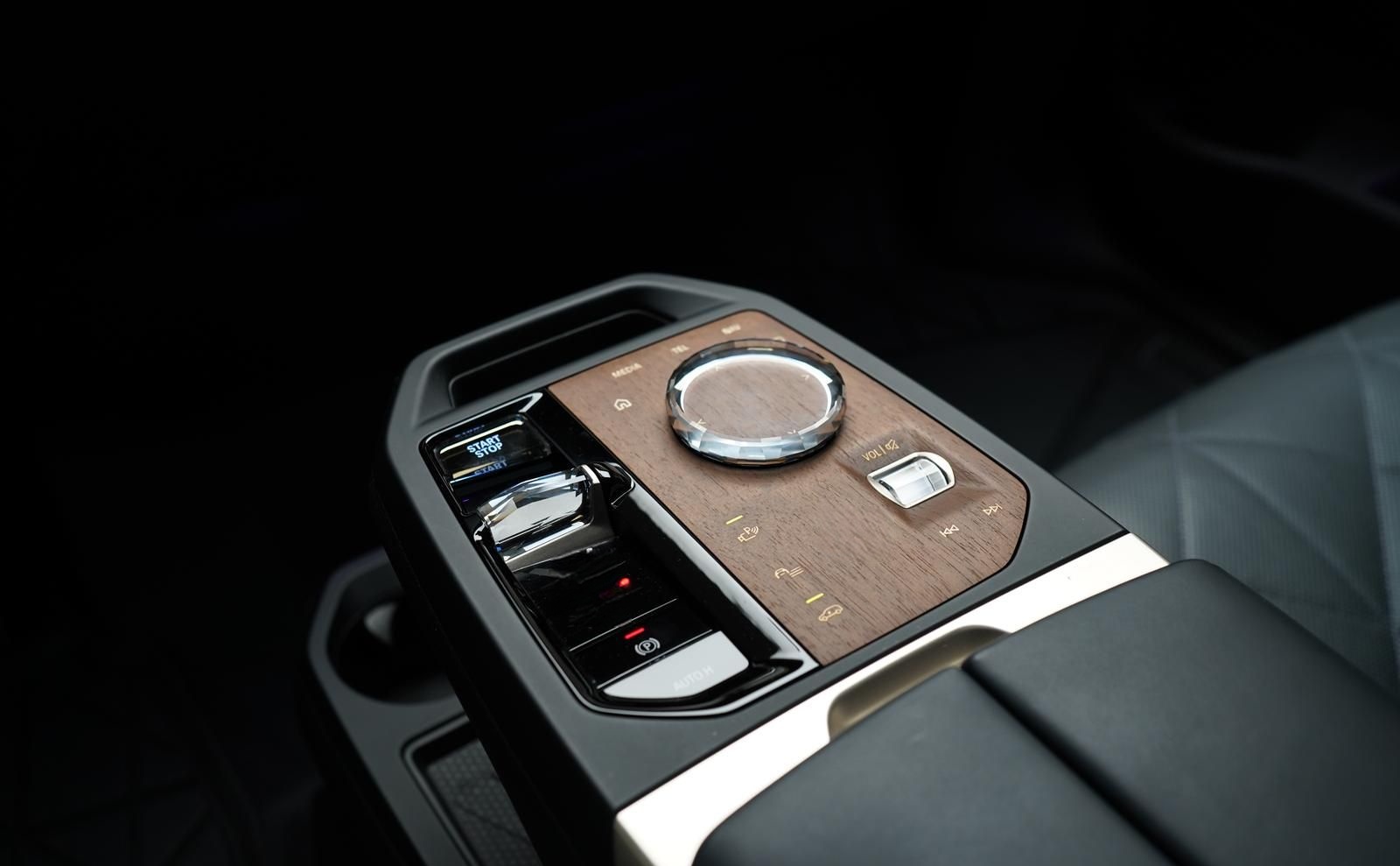 BMW iX M60 Laser | ACC | 360 | SkyLounge | B&W | AHK foto 19