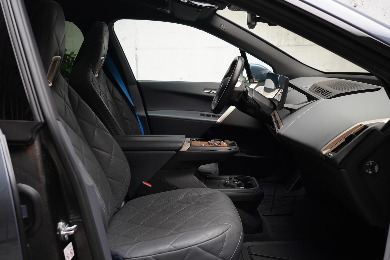 BMW iX M60 Laser | ACC | 360 | SkyLounge | B&W | AHK foto 24