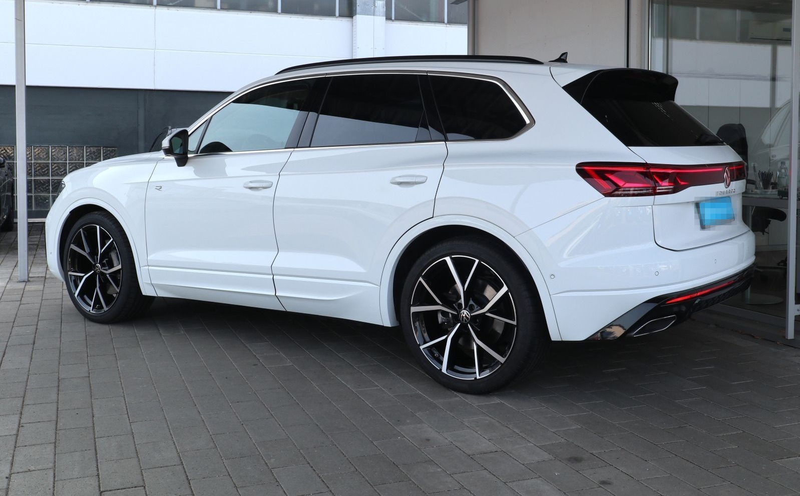 Volkswagen Touareg R-Line 3.0 V6 TSI DSG 4Motion PANO AHK L foto 3