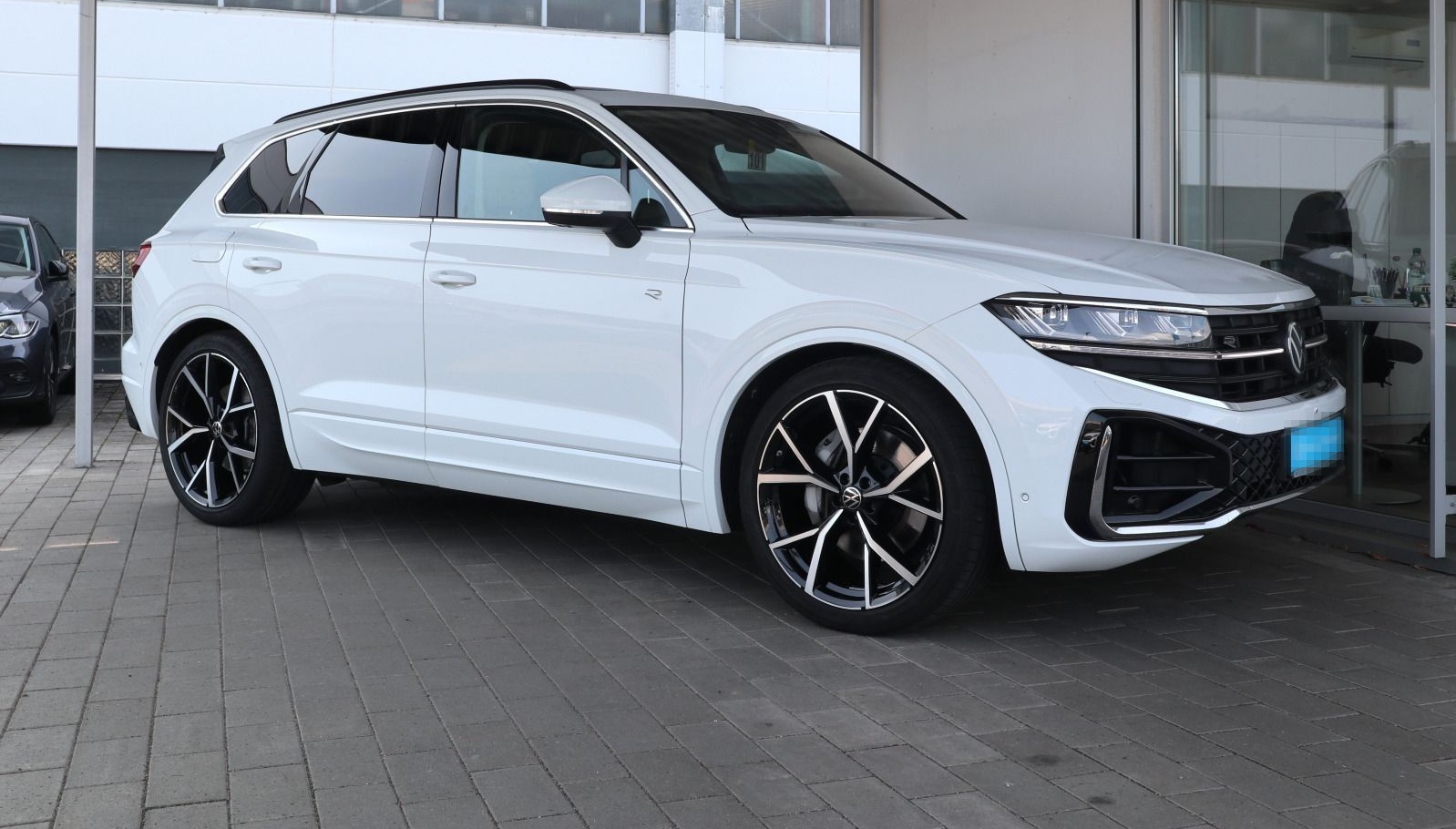 Volkswagen Touareg R-Line 3.0 V6 TSI DSG 4Motion PANO AHK L foto 4