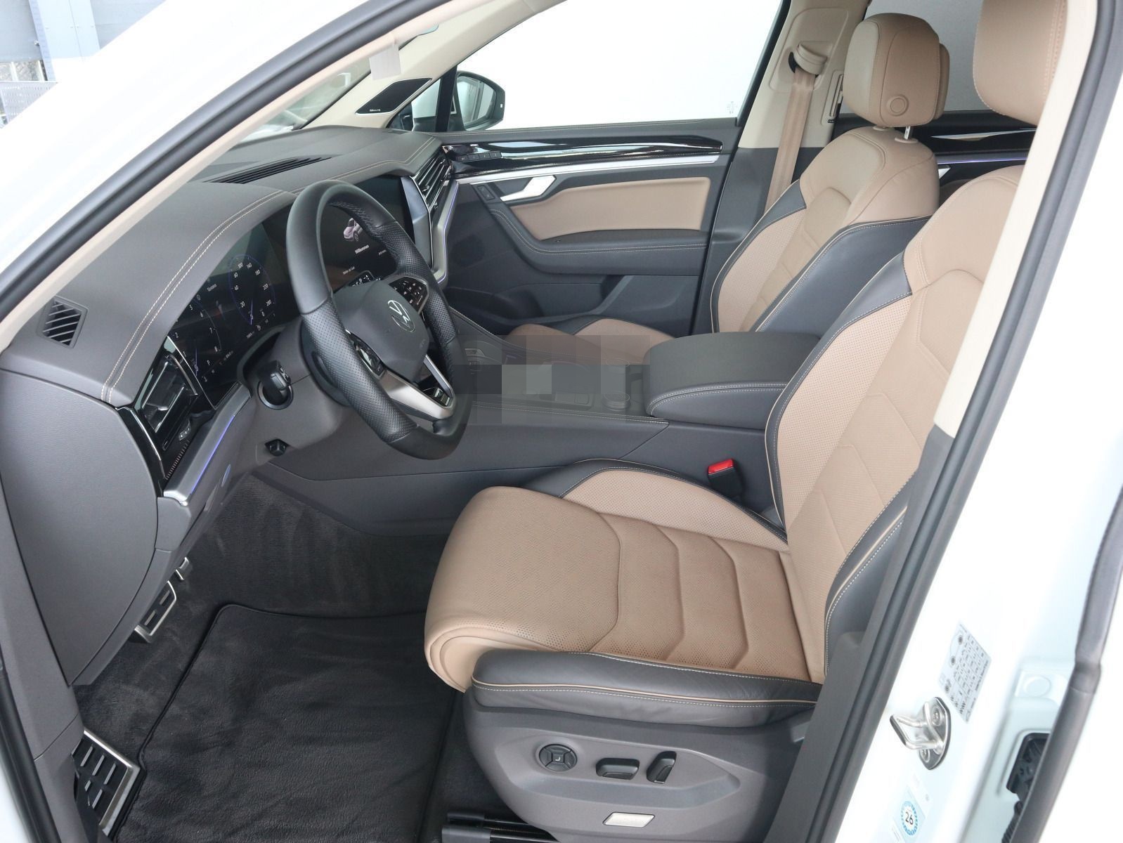 Volkswagen Touareg R-Line 3.0 V6 TSI DSG 4Motion PANO AHK L foto 7