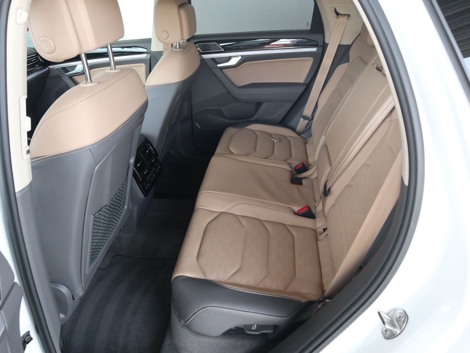 Volkswagen Touareg R-Line 3.0 V6 TSI DSG 4Motion PANO AHK L foto 8
