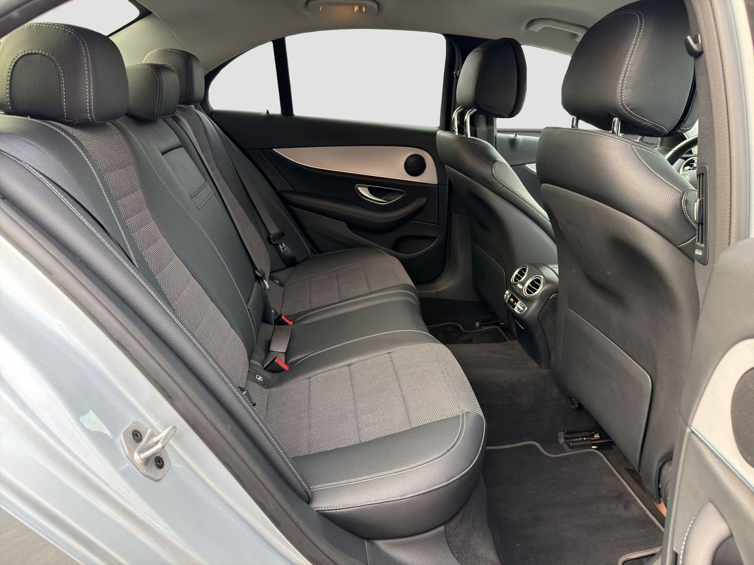 Mercedes-Benz E 220 Avantgarde Wide Navi ACC LED Standheizung foto 15