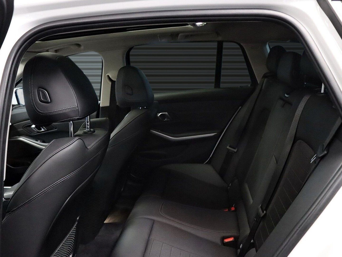 BMW 320d Sportsitze Panoramaglasdach foto 9