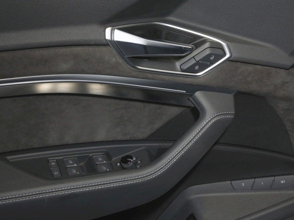 Audi e-tron S quattro 22"Pano AHK Navi+VC LED 360°Kam foto 17