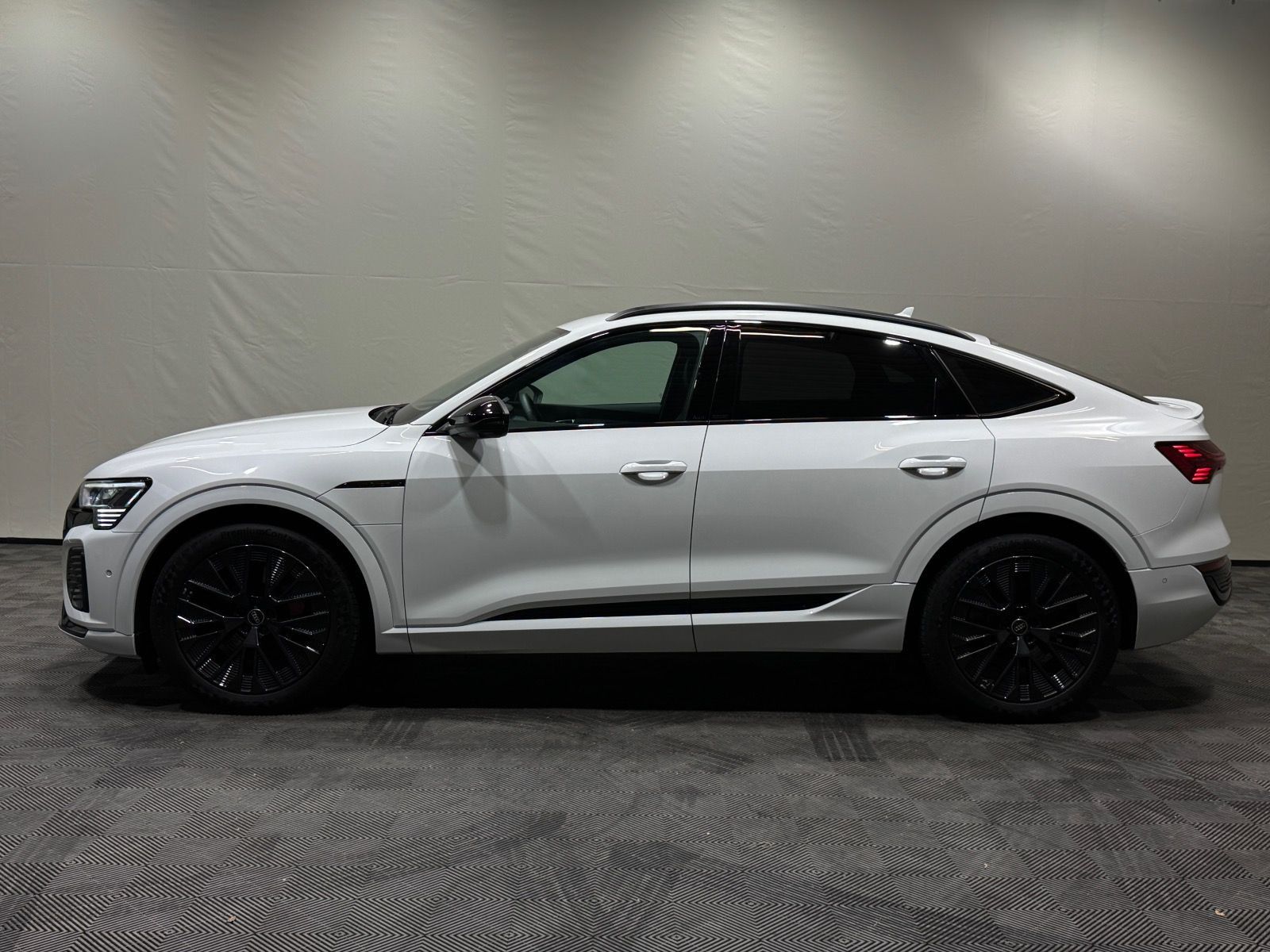 Audi Q8 Sportback e-tron S-Line Edition 55 | PANO foto 3