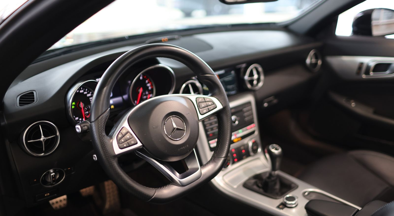 Mercedes-Benz SLC 200 AIRSCARF / TOTWINKEL / LEDER / NAVI foto 11