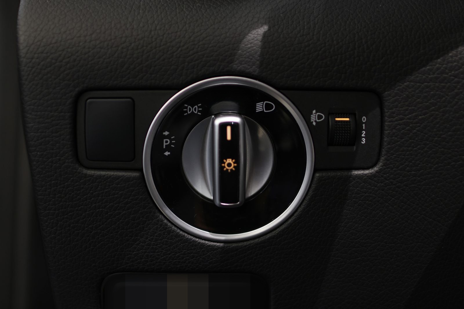 Mercedes-Benz SLC 200 AIRSCARF / TOTWINKEL / LEDER / NAVI foto 17