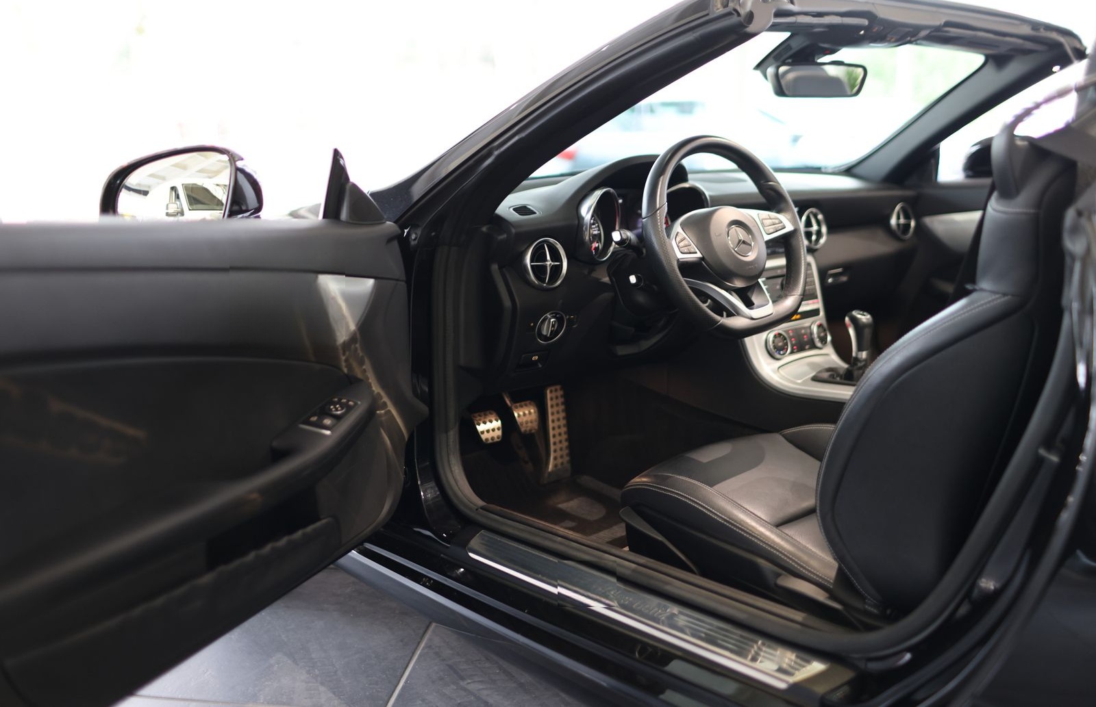 Mercedes-Benz SLC 200 AIRSCARF / TOTWINKEL / LEDER / NAVI foto 10