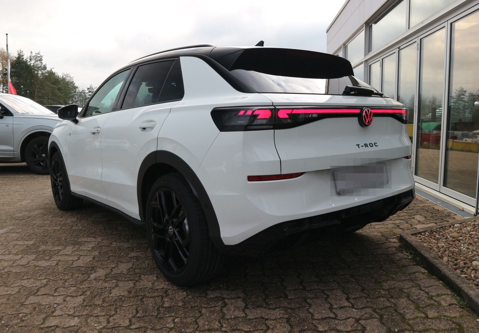 Volkswagen T-Roc R-Line 1.5 eTSI OPF 110 kW (150 PS) DSG *W foto 4