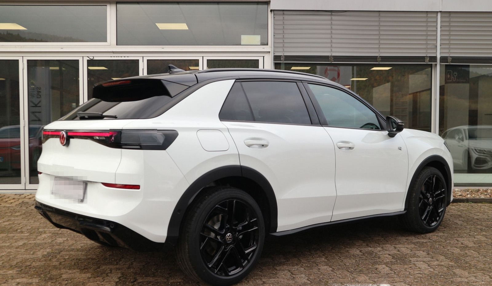 Volkswagen T-Roc R-Line 1.5 eTSI OPF 110 kW (150 PS) DSG *W foto 10