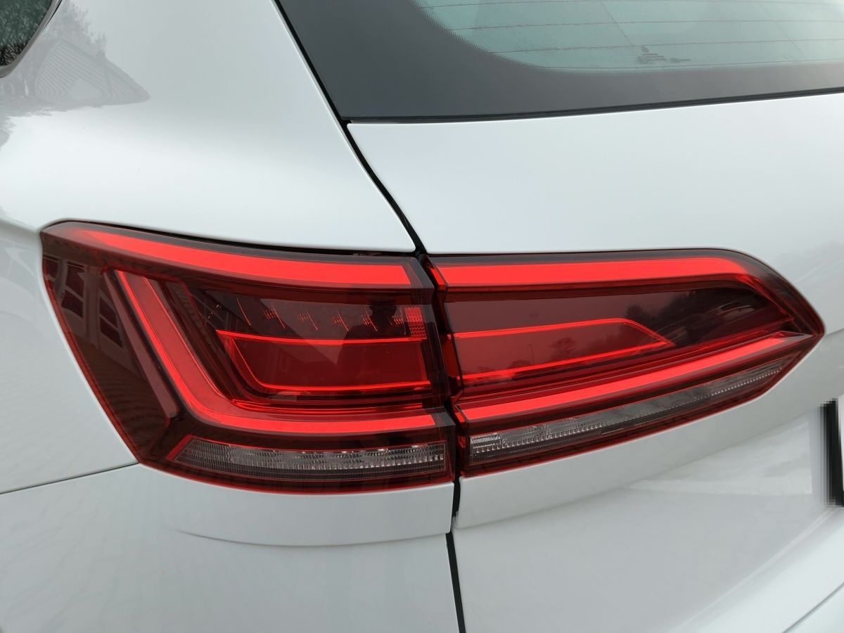 Volkswagen Touareg 3.0 TDI 4M R-LINE LED+NAVI+AHK+ACC+RFK foto 16