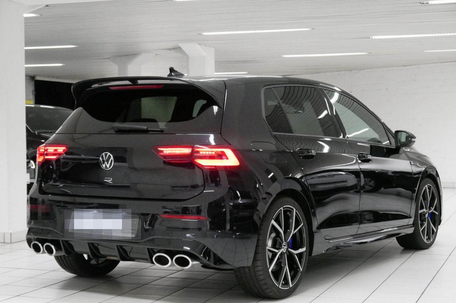 Volkswagen Golf VIII 2.0 TSI 4M R Performance BlackStyle foto 3