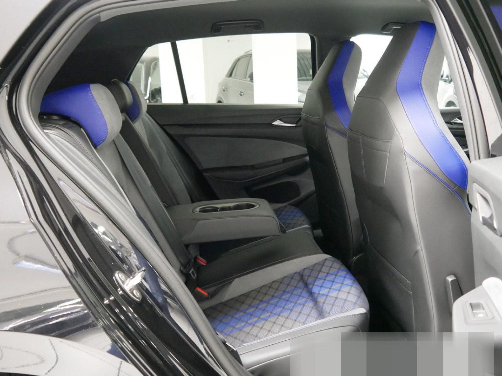 Volkswagen Golf VIII 2.0 TSI 4M R Performance BlackStyle foto 8