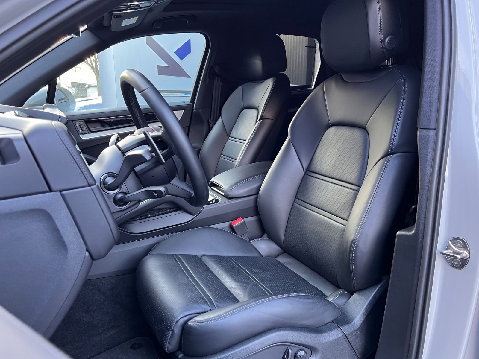 Porsche Cayenne E-Hyb Kreide · Inno · AHK · 14Wege  Bose foto 7