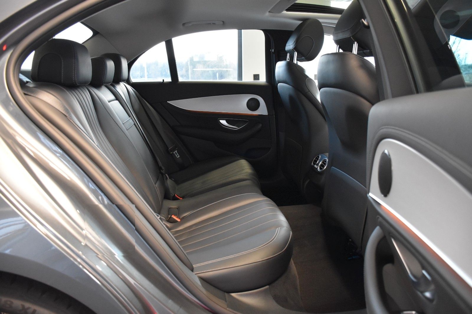 Mercedes-Benz E 220 D 9G EXCLUSIVE"LEDER"360°-KAMERA"ESD"AHK" foto 22