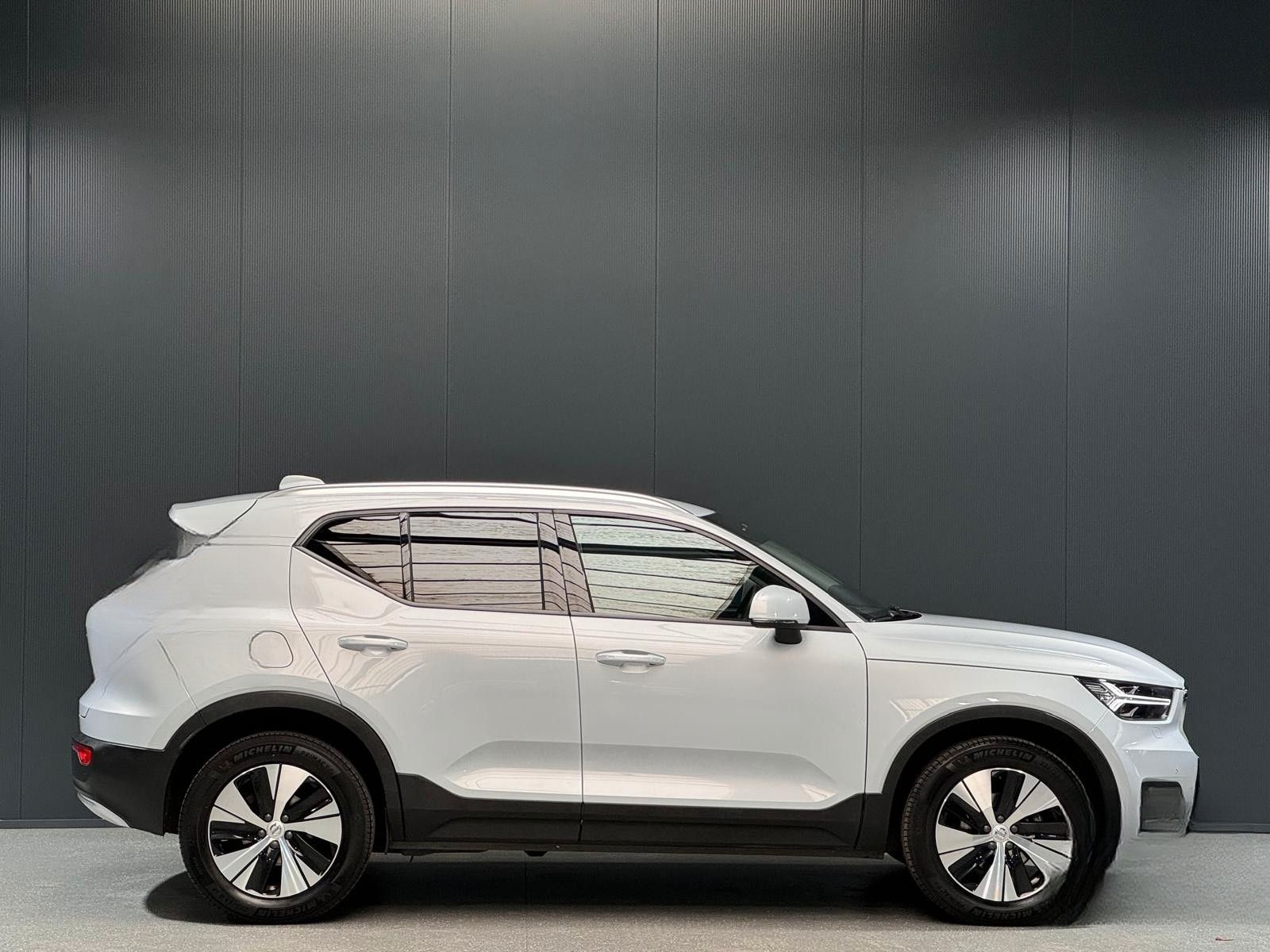 Volvo XC40 T2 Momentum Advanced | KAMERA | CARPLAY | foto 3