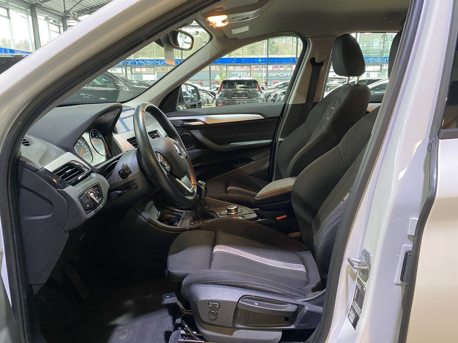 BMW X1 18d*Advantage*SHZ*PDC*Navi*LED*HiFi-L,syste foto 9