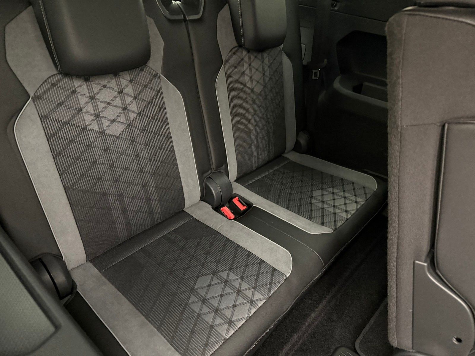 Volkswagen Tiguan Allspace TDI 4M R-Line 7Sitze BlackSport foto 14