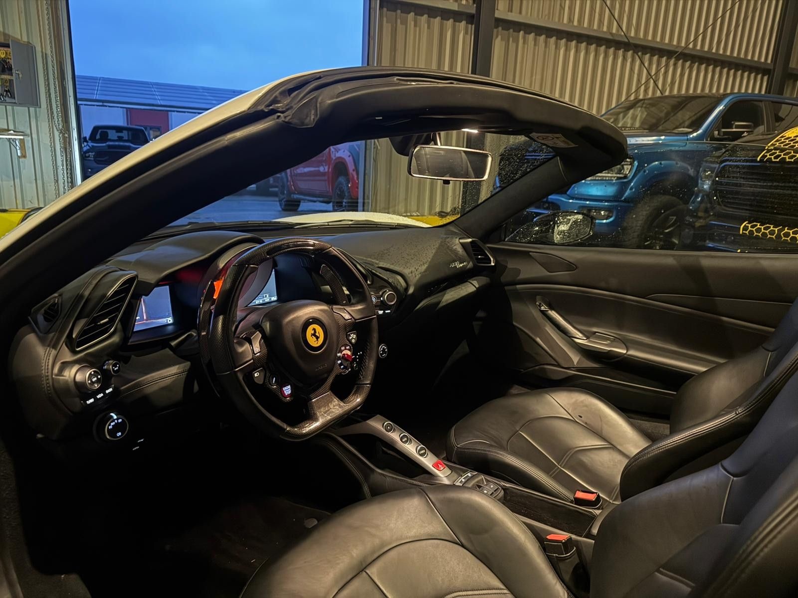 Ferrari 488 Spider BIANCO AVUS CARBON HELE foto 11
