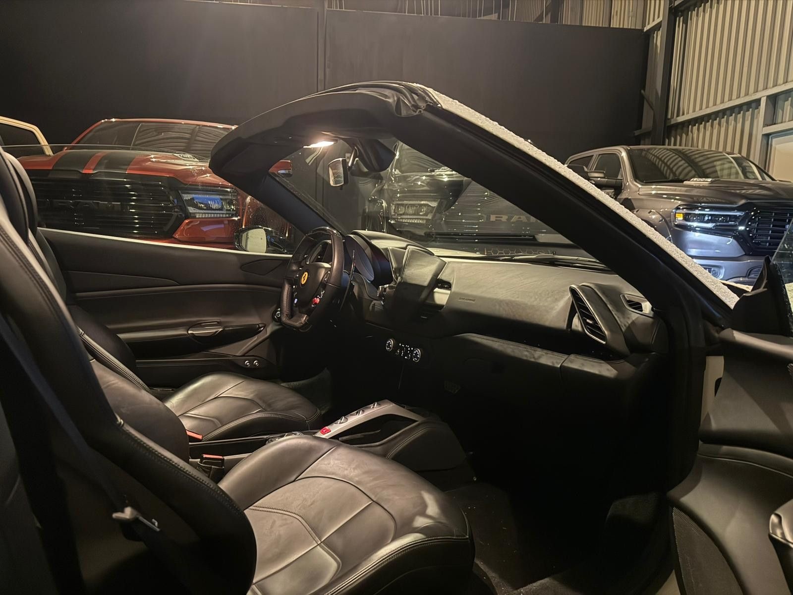 Ferrari 488 Spider BIANCO AVUS CARBON HELE foto 12
