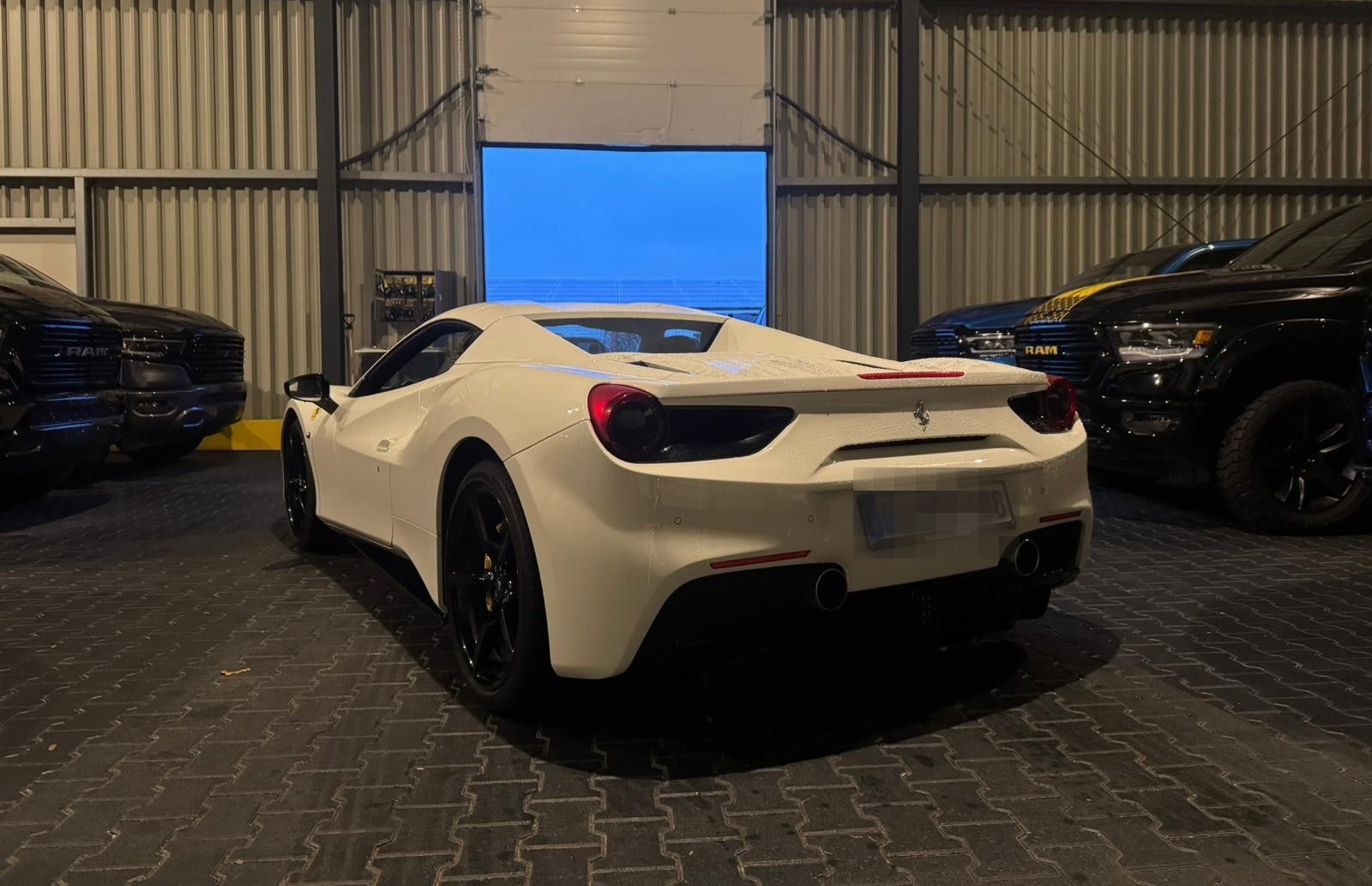 Ferrari 488 Spider BIANCO AVUS CARBON HELE foto 4