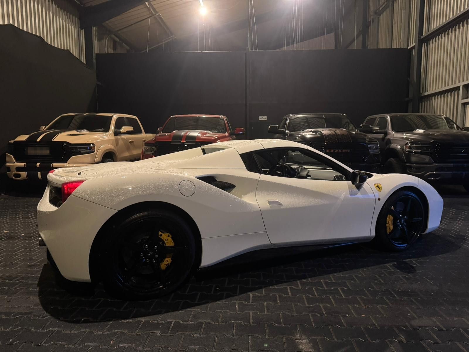 Ferrari 488 Spider BIANCO AVUS CARBON HELE foto 7