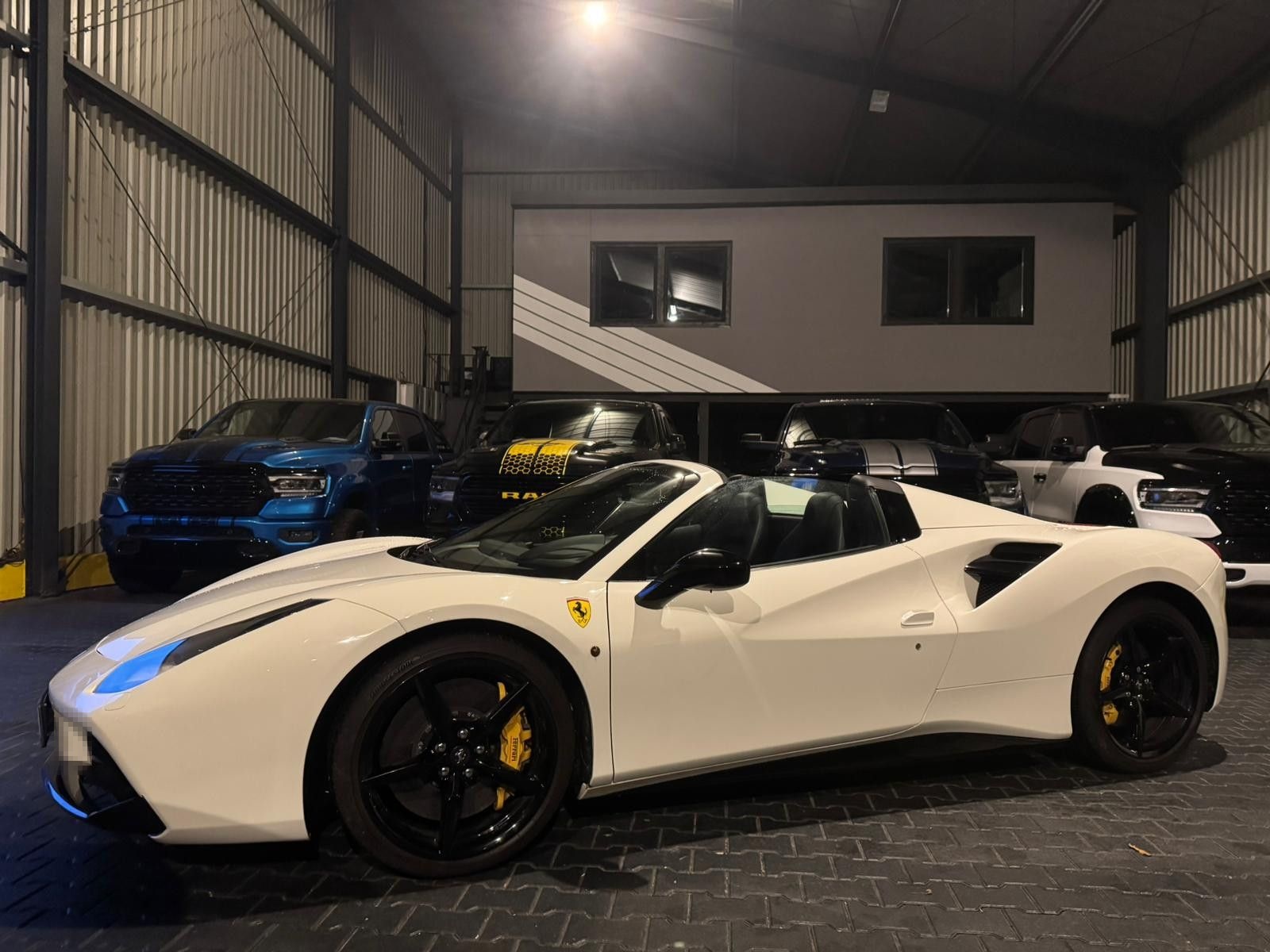 Ferrari 488 Spider BIANCO AVUS CARBON HELE foto 9