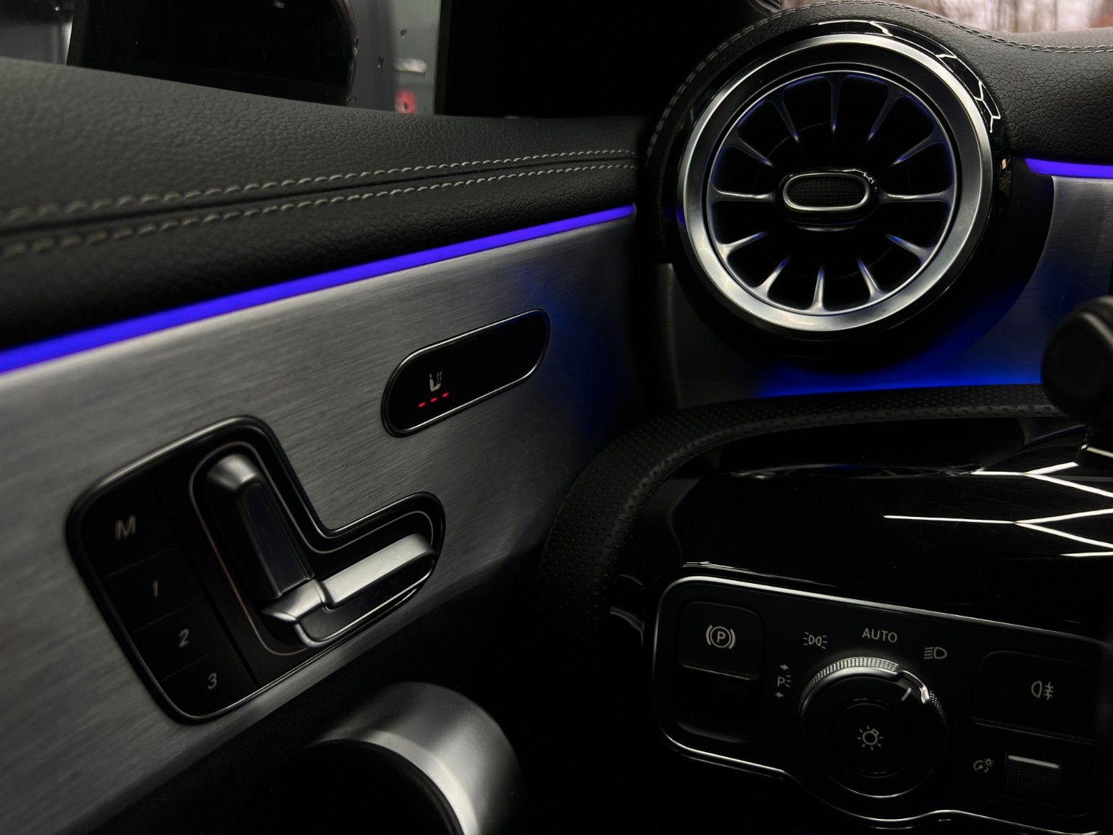 Mercedes-Benz CLA 200d SB 8G AMG NIGHT AUGR+KAM MEMORY 19"PANO foto 19