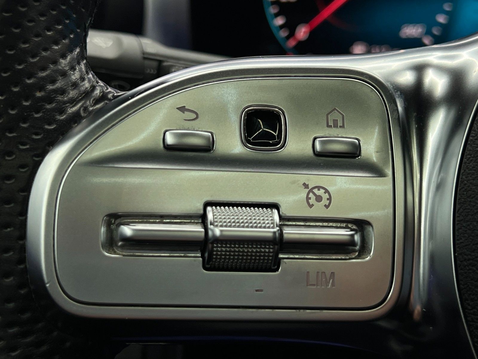 Mercedes-Benz CLA 200d SB 8G AMG NIGHT AUGR+KAM MEMORY 19"PANO foto 20