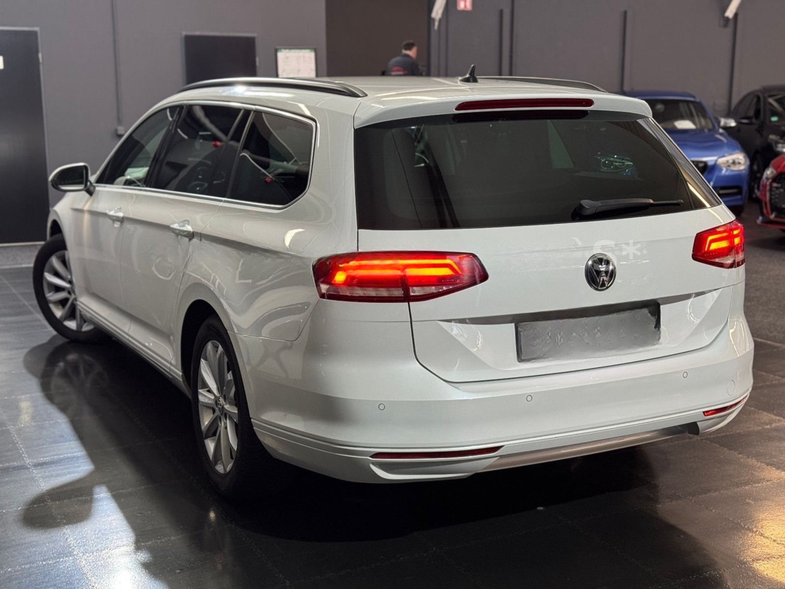 Volkswagen Passat Variant R-Line DSG/Navi/Standhzg/Shz/LED foto 12
