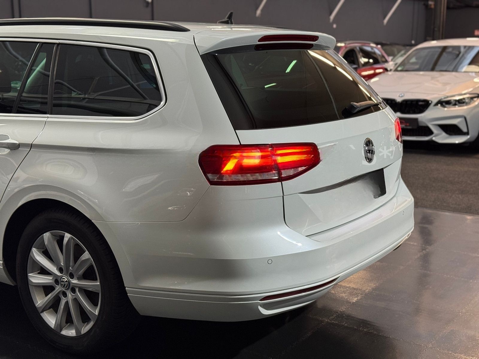 Volkswagen Passat Variant R-Line DSG/Navi/Standhzg/Shz/LED foto 13